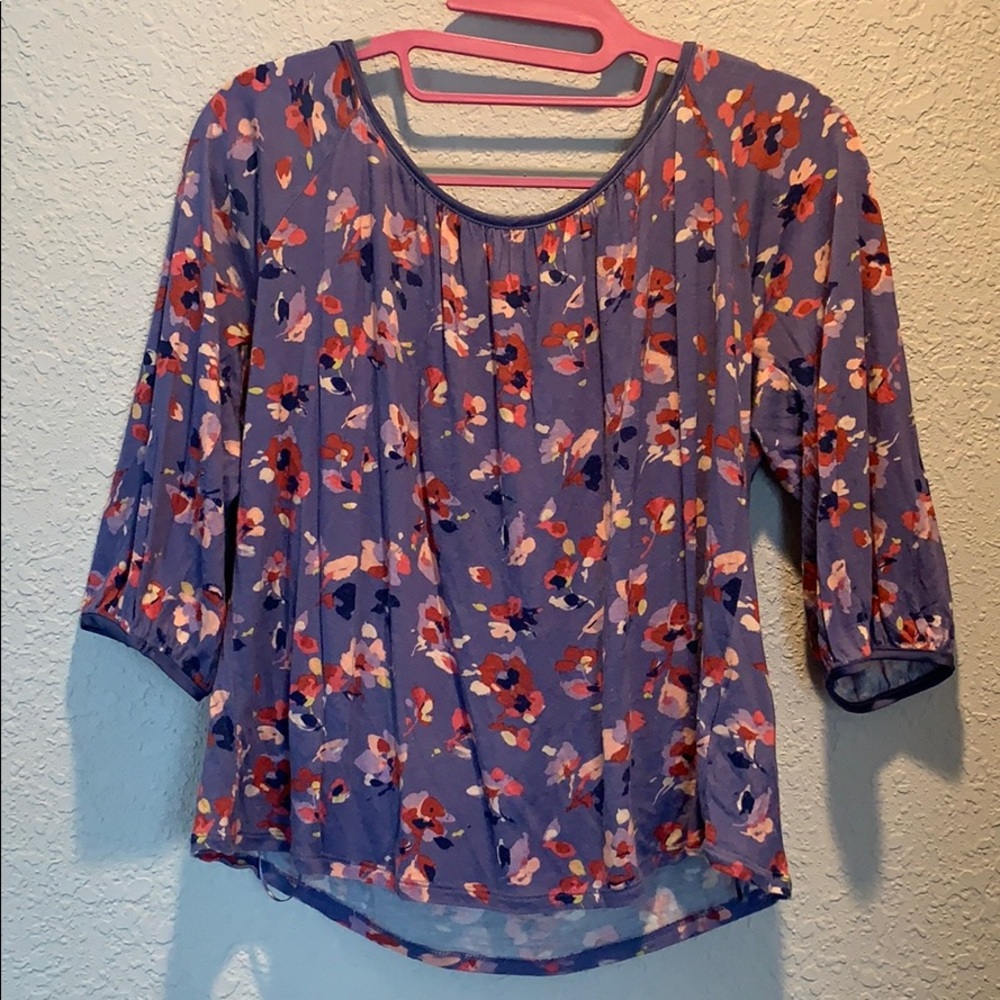 Open shoulder tee